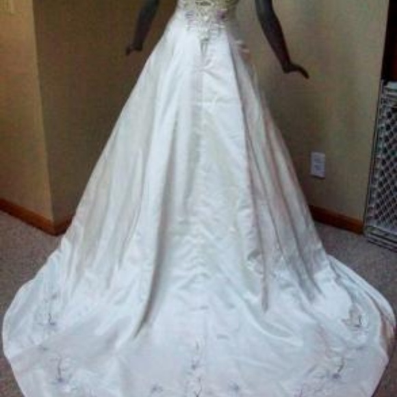 Maggie Sottero Sarchi Wedding Dress - Picture 3 of 7